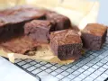 Pyszne, wilgotne brownie na kratce. Idealne na deser, według prostego brownie przepisu.