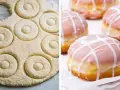 Pączki z piekarnika w trakcie przygotowania i gotowe, polane lukrem.