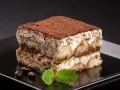 Pyszne tiramisu przepis na deser, z kawą i miętą.