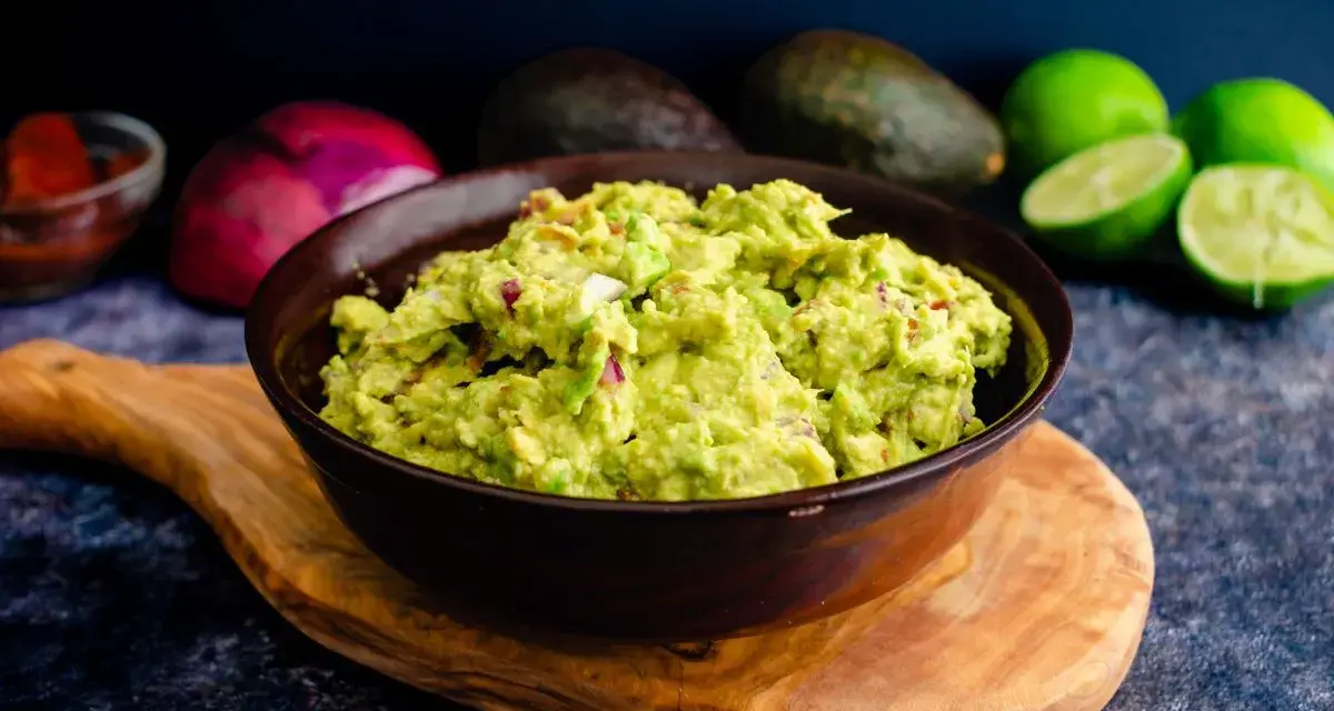 Z czym jeść guacamole? Najlepsze połączenia i pomysły