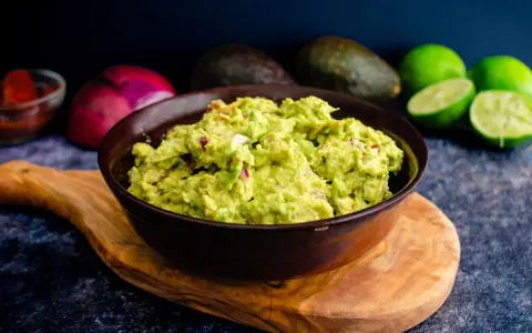 Z czym jeść guacamole? Najlepsze połączenia i pomysły