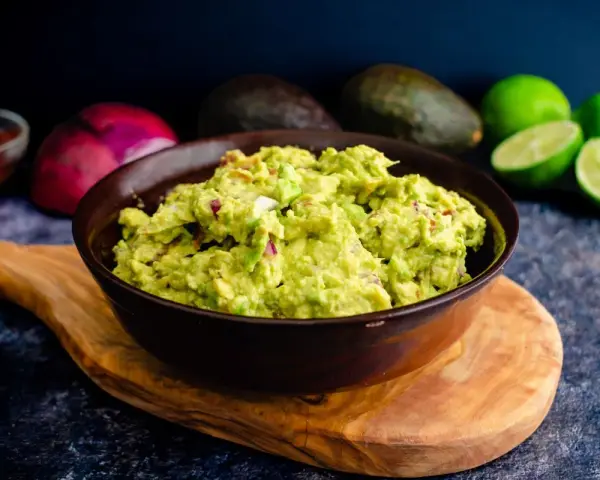 Z czym jeść guacamole? Najlepsze połączenia i pomysły