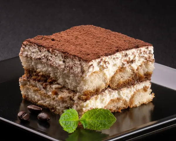 Pyszne tiramisu przepis na deser, z kawą i miętą.