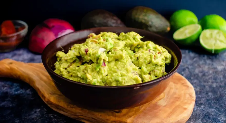Z czym jeść guacamole? Najlepsze połączenia i pomysły