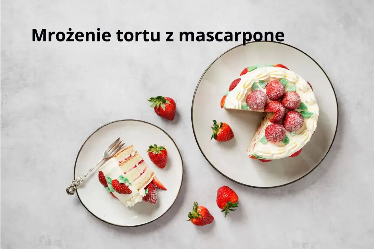 Czy mascarpone można mrozić? Tort z kremem mascarpone i truskawkami, wygląda apetycznie.
