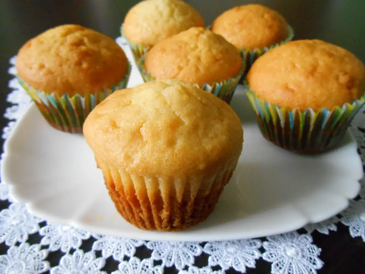 Puszyste muffinki, idealne na każdy dzień. Ten przepis na wilgotne i puszyste muffinki sprawi, że pokochasz domowe wypieki.