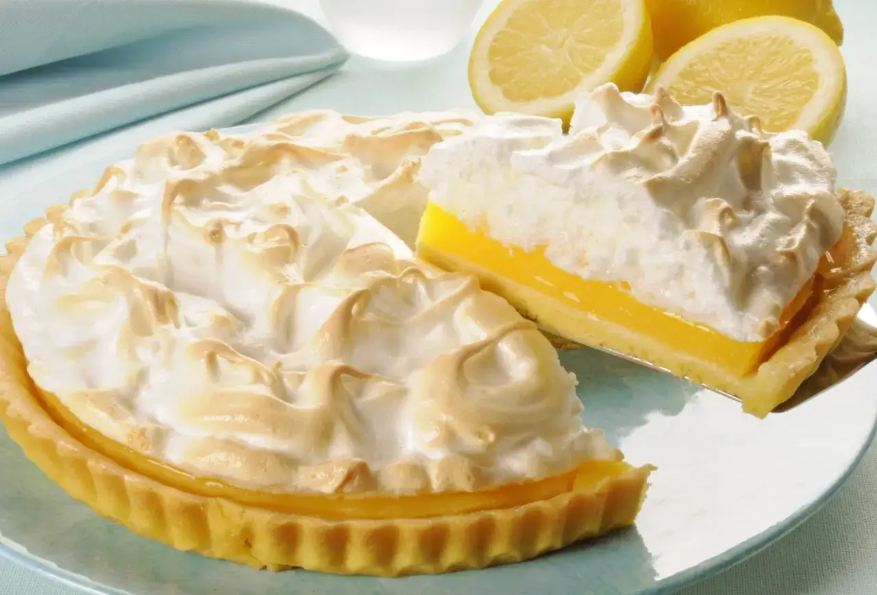 Tarta cytrynowa Ani Gotuje, puszysta beza, żółty krem cytrynowy i kruche ciasto. Idealna na deser!