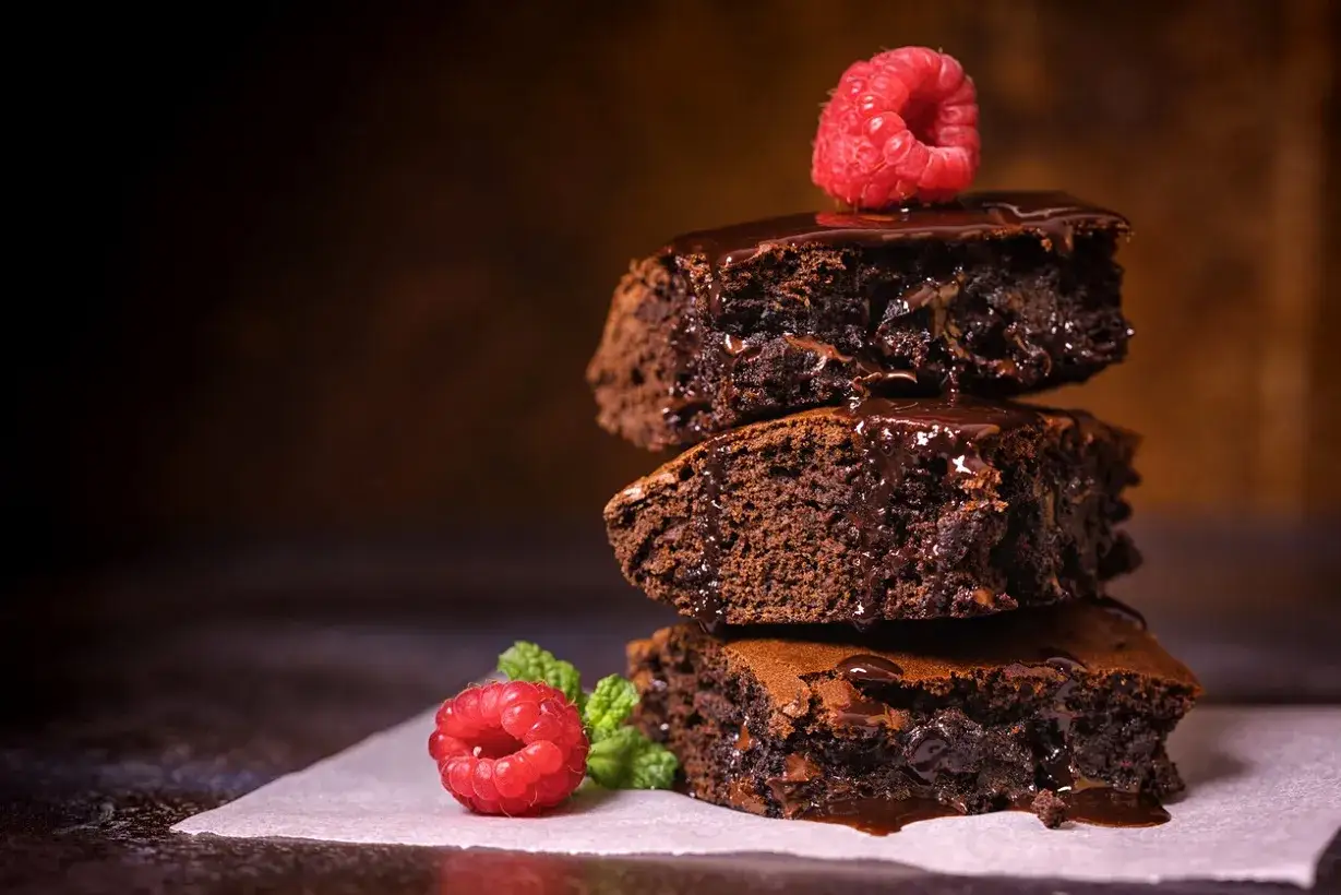 Pyszne brownie, idealne na deser. Ten przepis na brownie jest prosty i szybki.